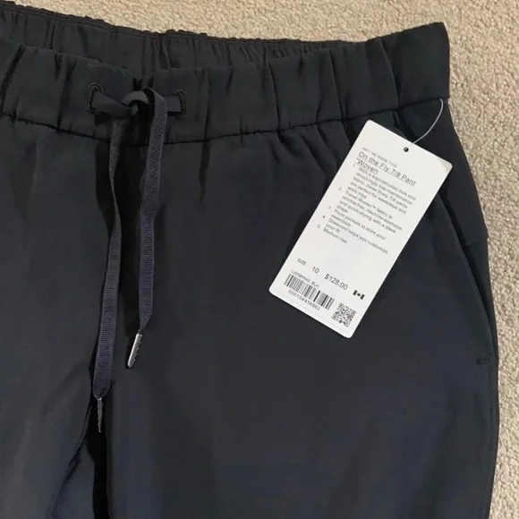 Lululemon on the fly pant - Picture 2 of 4